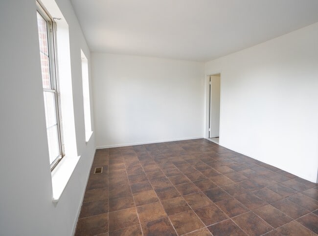 Building Photo - 8202 Ashford Blvd