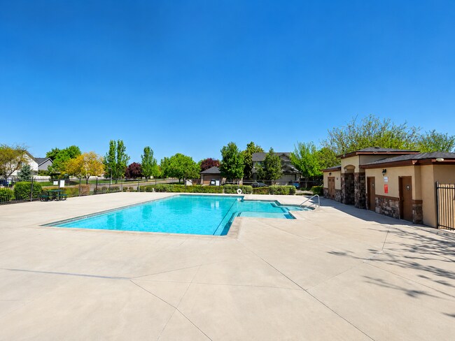 Building Photo - Easy-Living 3 Bed, 2 Bath Home with Double Garage, Pool Access & Private Courtyard