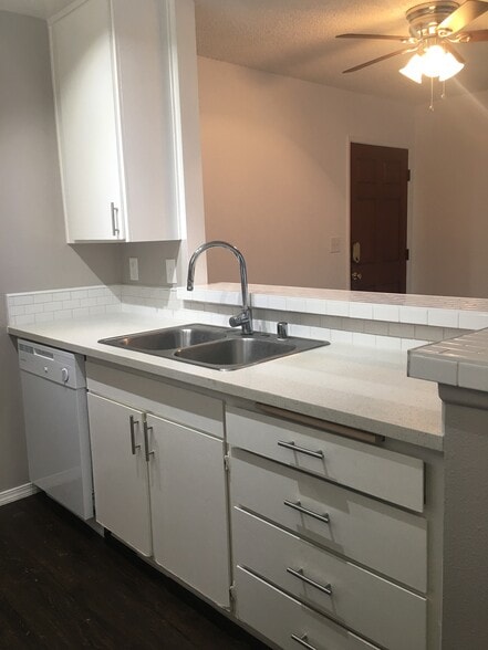 Primary Photo - 18645 Hatteras St