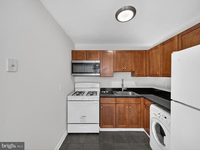 Building Photo - 3111 Naylor Rd SE