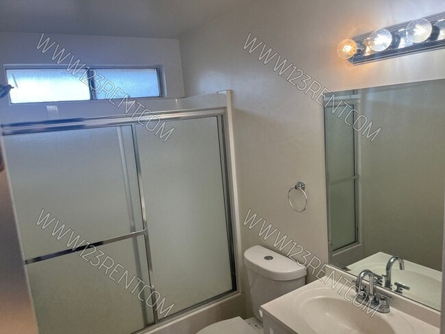 Building Photo - 2BD/1.5BTH TOWNHOUSE WEST LANCASTER