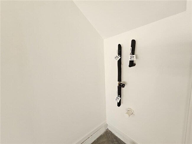 Building Photo - 502 Healy Dr