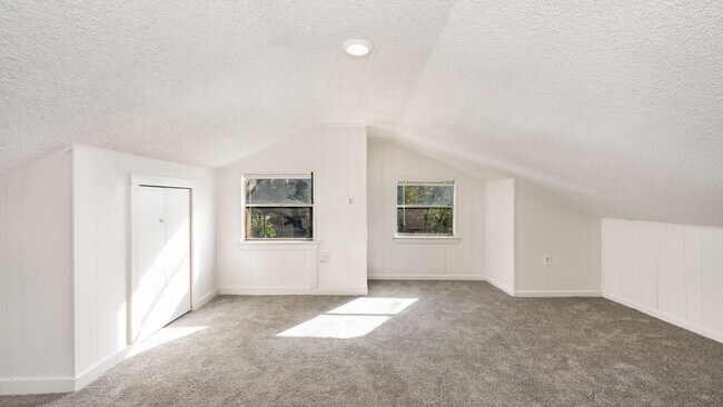 Building Photo - 2600 Morales St