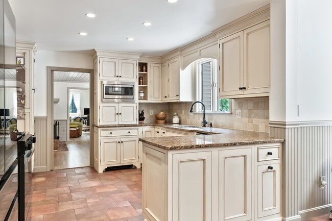 Building Photo - 106 Fieldstone Estates Rd