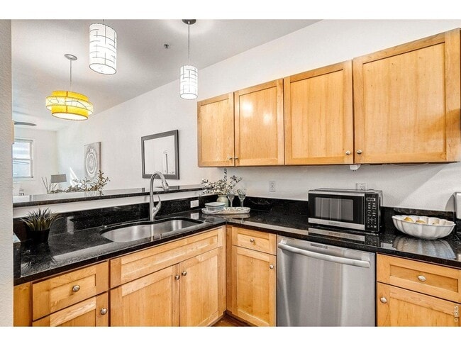 Building Photo - 2 Bed 2 Bath Condo In the Heart of Downtown Boulder!