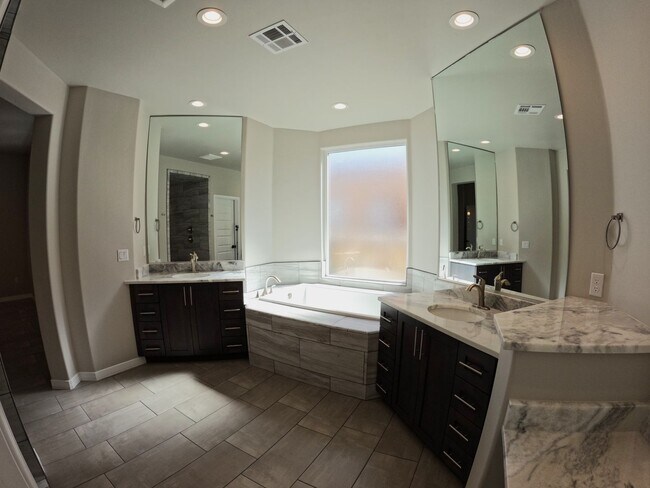 Building Photo - 3729 Santa Clarita Ave