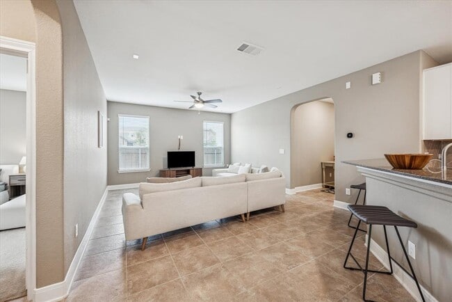 Building Photo - 6200 Albany Sleigh Dr