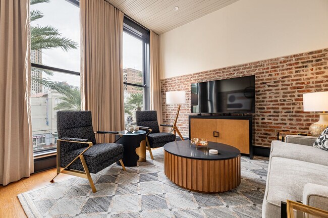 Building Photo - 1011 Canal St