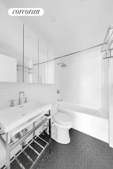 Building Photo - 415 E 37th St