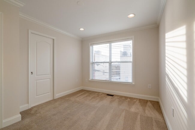 Building Photo - 132 N Duncan St