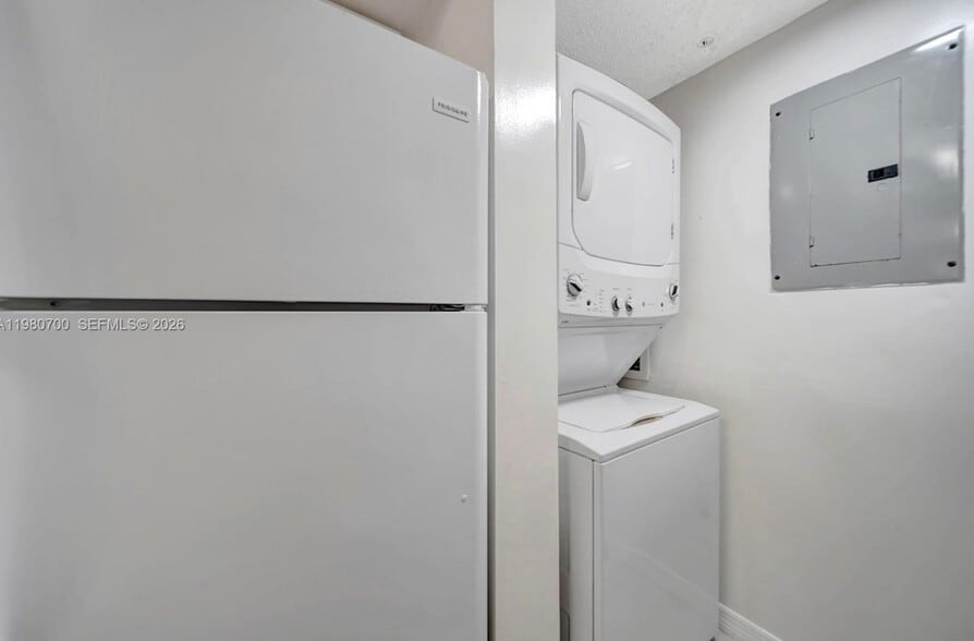 Building Photo - 2620 S University Dr