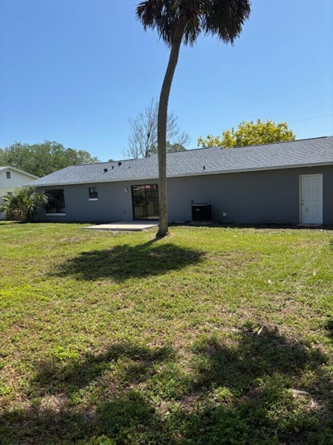 Building Photo - Fully Renovated 3-Bedroom Gem with Modern Upgrades & Timeless Charm!