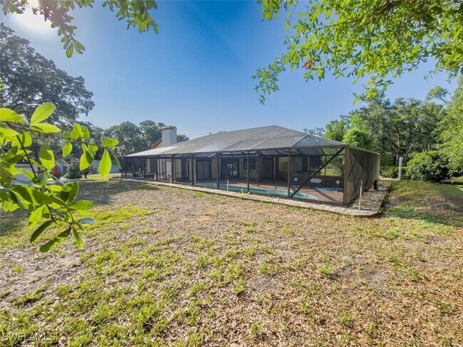 Building Photo - 565 N Idle Terrace