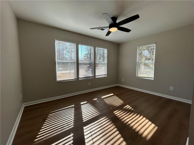 Building Photo - 1226 Beechview Dr SE