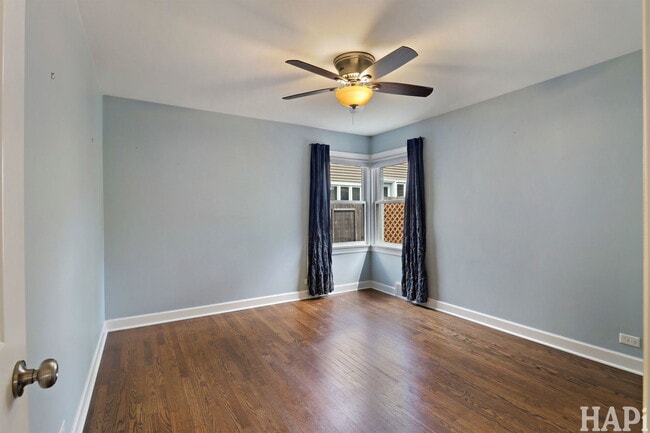 Building Photo - 115 N Hager Ave