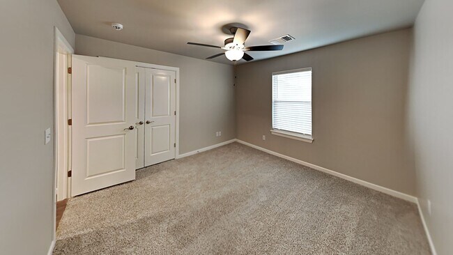 Building Photo - Very nice 3 Bedroom, 2 Bathroom 2 Car garage with Storm Shelter in East Edmond