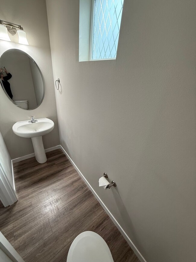 Building Photo - Home in Central Kitsap with Water/sewer/ga...