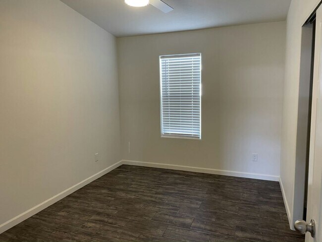 Building Photo - 1610 E Villa Rita Dr
