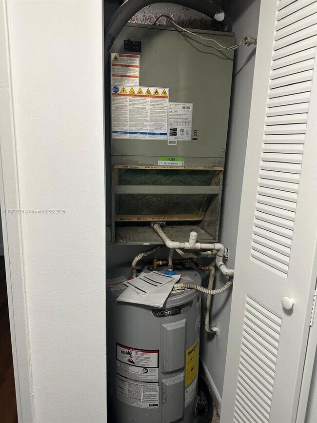 Building Photo - 9777 Nob Hill Ct