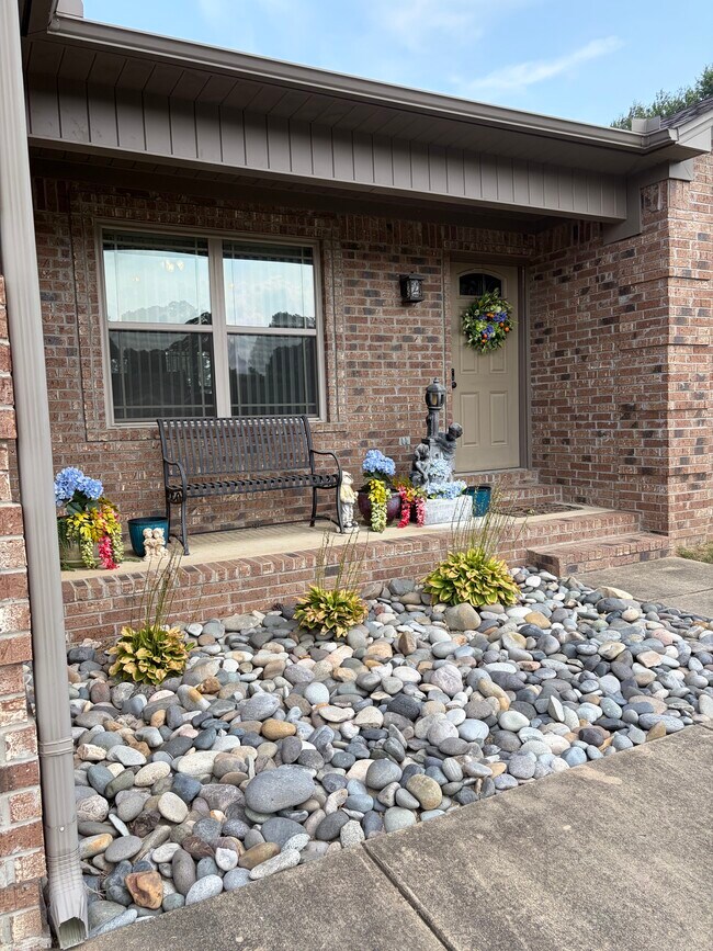 Building Photo - 12 Jaguar Dr
