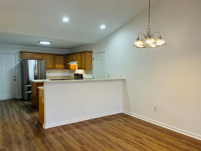 Building Photo - Wow! Check out this charming 3 bedroom 2 b...