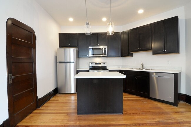 Building Photo - 3449 Iowa Ave