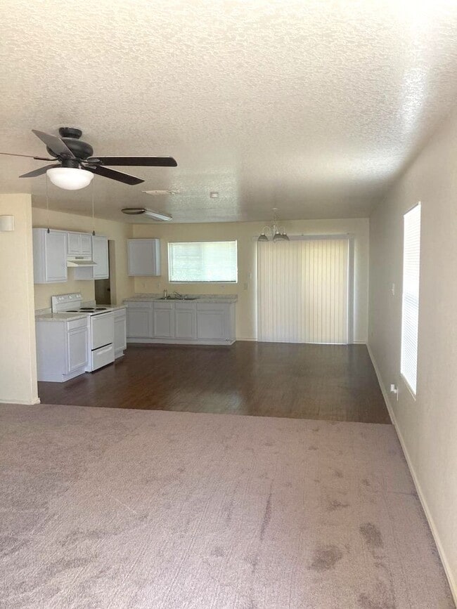 Building Photo - Spacious open concept ranch