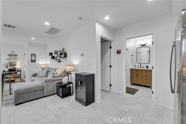 Building Photo - 12363 Loraine Ave