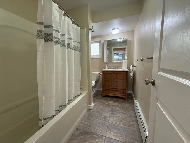Building Photo - Mint 2 Bed/2 Bath Single-Family Home in Howard Beach!