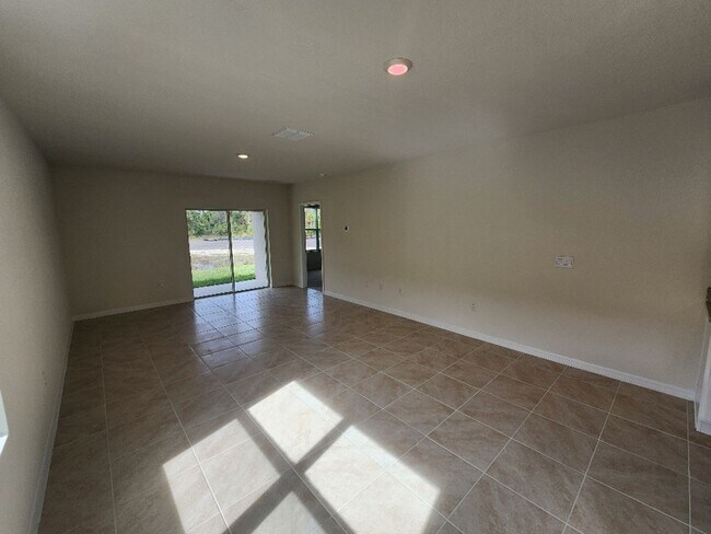 Building Photo - New 3/2/2 Venetian Bay