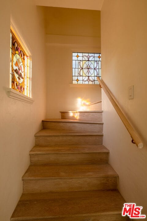Building Photo - 2516 Silver Lake Terrace