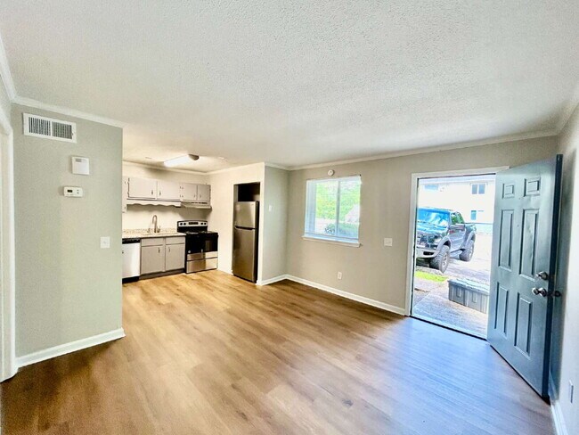 Building Photo - 105 P' Poole Ave #101: Red Bank 1Bed/1Bath Apartment w/ Laundry Units, Central AC, and Granite Co...