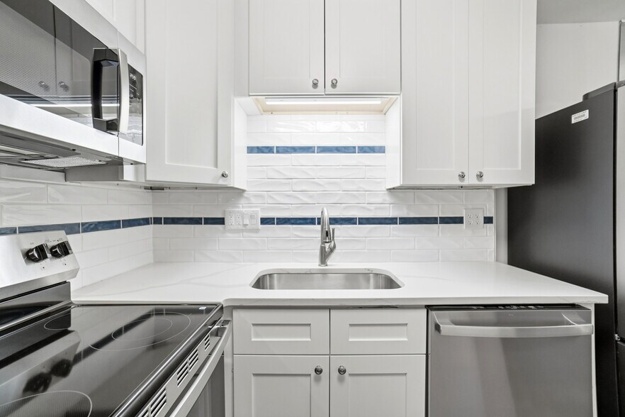 Building Photo - 9760 Bunker Hill Ln