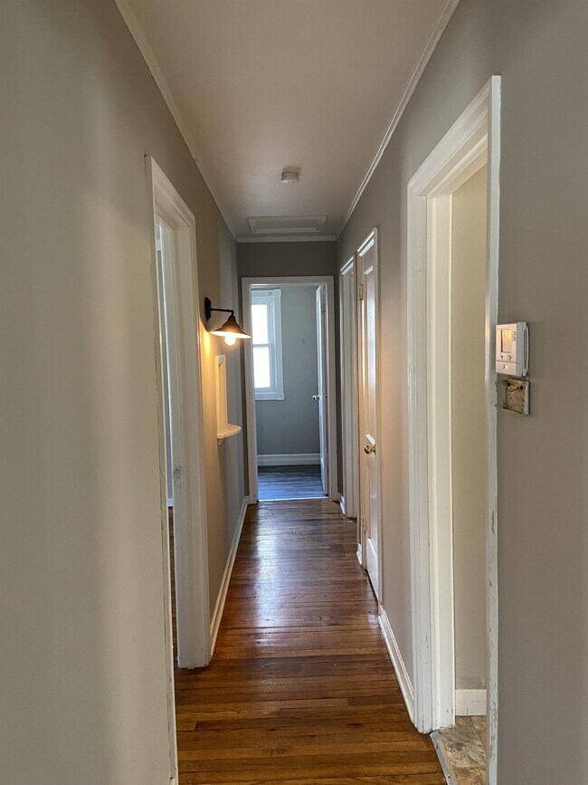 Building Photo - 6905 N 33rd St