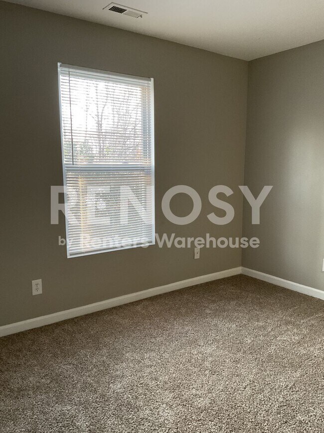 Building Photo - Beautifully remodeled 3-bed, 2.5-bath home