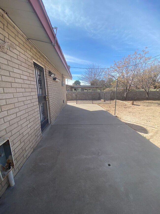 Building Photo - 675 Frank Maes Ave