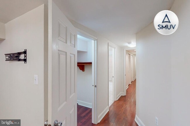 Building Photo - 2225 Brookfield Ave