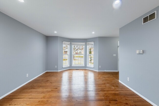 Building Photo - 438 Rachel Cir