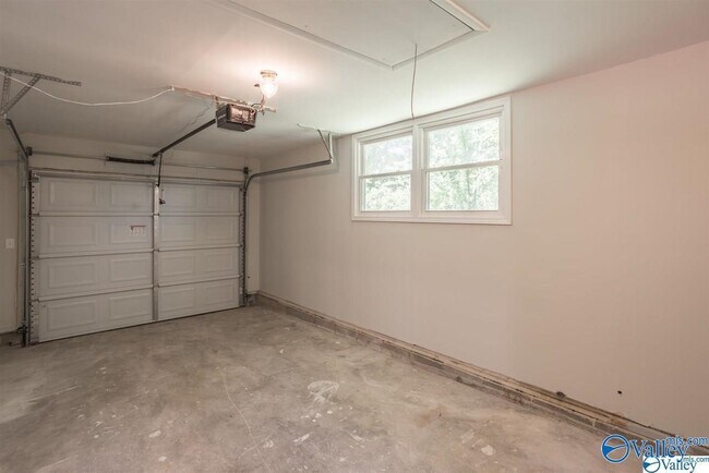 Building Photo - 3508 Lois Ln NW