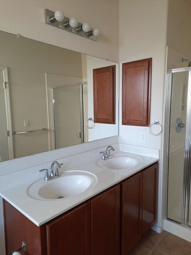 Building Photo - 3 bedroom 2 bathroom home in Rio Rancho! C...