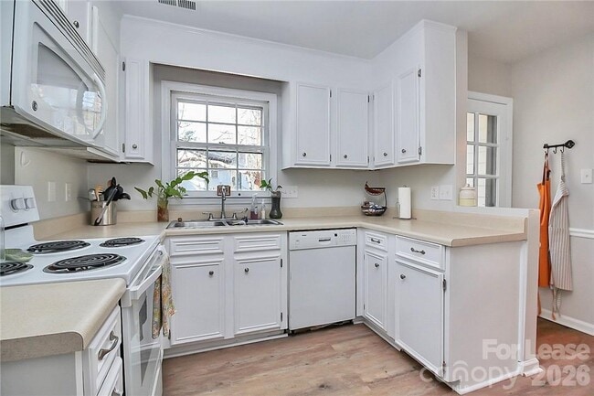 Building Photo - 8729 Timbercrest Cir