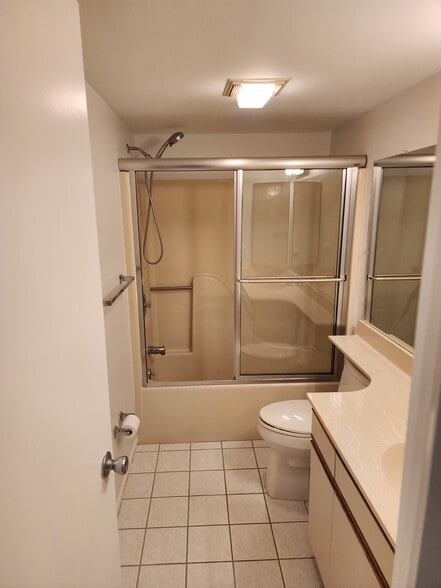 Building Photo - 28 Plantation Dr