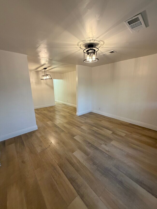 Building Photo - 1103 E Princeton St