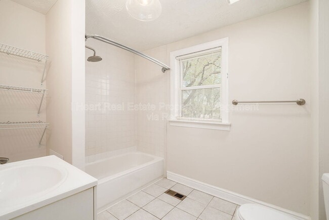 Building Photo - 32 Schultz Ave