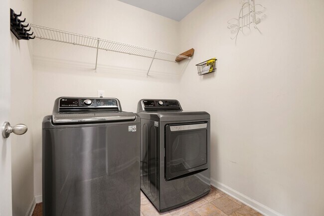 Building Photo - Gorgeous Single Family home in East Durham: Available Now