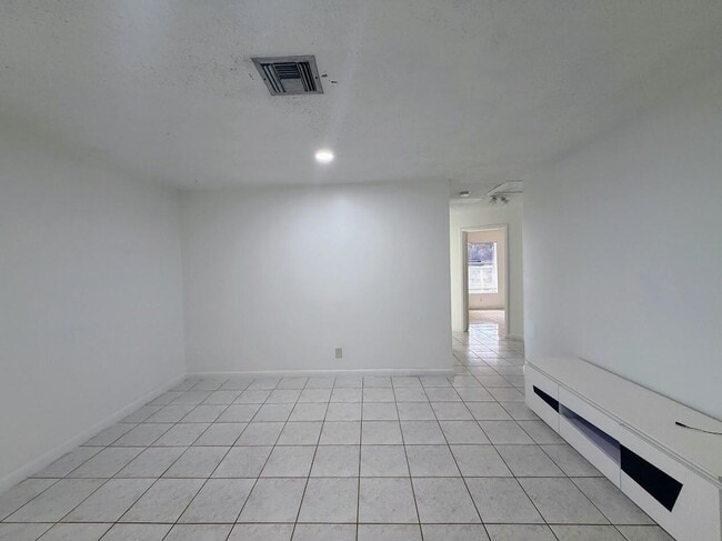 Building Photo - 5899 Mango Rd