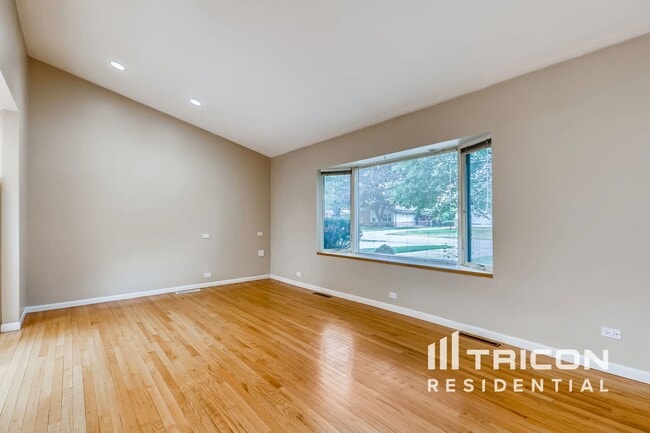 Building Photo - 2629 Fontana Dr