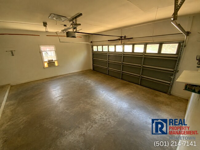 Building Photo - 711 Shea Dr