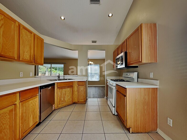 Building Photo - 29812 Morningmist Dr