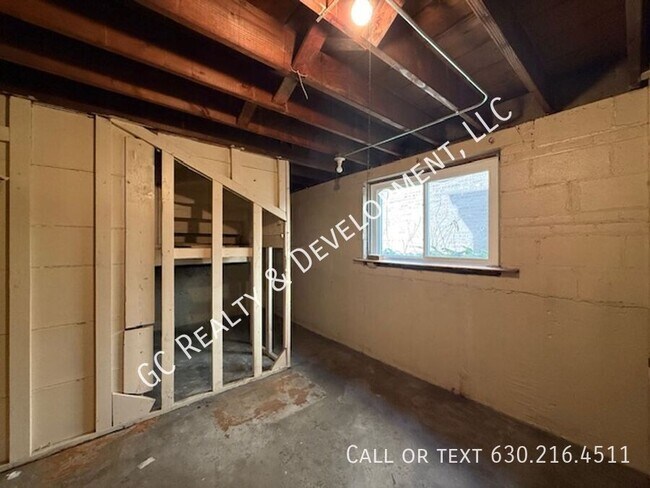 Building Photo - 2131 Grove Ave